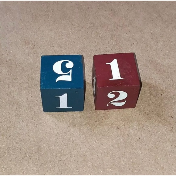 2006 Pirates Of The Caribbean Treasure Hunt DVD Game Replacement Piece WOOD DICE - Picture 4 of 9